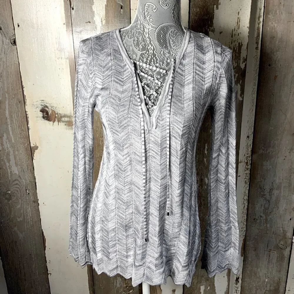 Women’s White House Black Market top